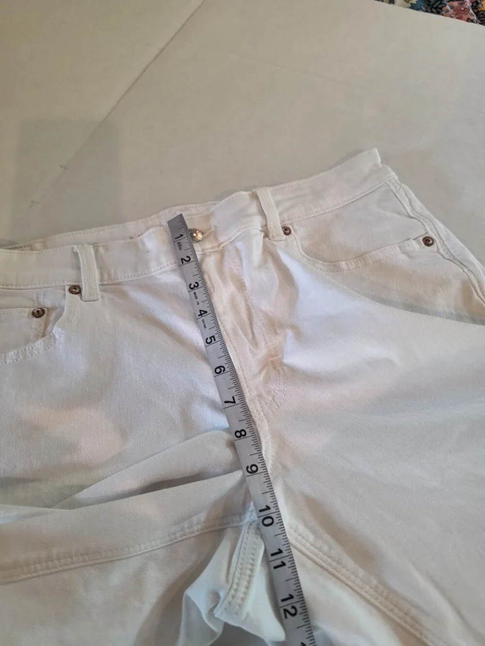 American Eagle Low Rise Baggy White Denim Shorts Size 8 NWOT